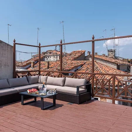 Casa de hóspedes La Finestra Sulle Beccarie 2*